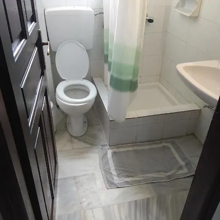 アパート Alex Tínos