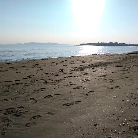 アパート Alex Tínos